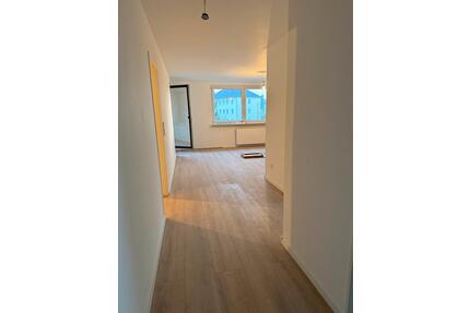 Sanierte 3 Zimmer Wohnung mit Parkmöglichkeit - Braunschweig Nordstadt