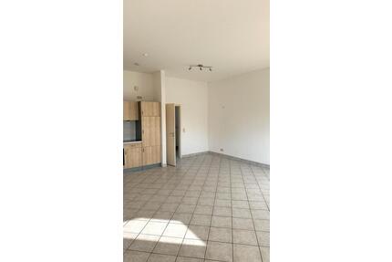 Helle 1- Zimmer-Wohnung mit EBK und Waschmaschine - Bruchköbel