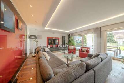 Wohnung zum Mieten in Schloß Holte-Stukenbrock 2.000,00 € 260 m²