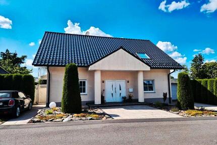 Luxuriöses Einfamilienhaus mit Sauna, Whirlpool & Traumgarten - Waldbröl