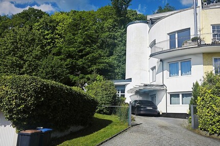Glashütten: Einzigartiges Architektenhaus am Sonnenhang mit beeindruckendem Fernblick.