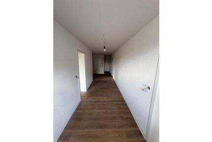 Frisch renovierte 3-Zimmer-Wohnung mit 94 m2 zu vermieten - Vöhl