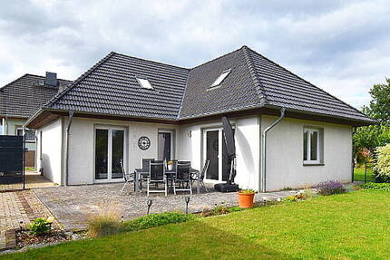 Zwei Häuser... - 390.000,00&nbsp;EUR Kaufpreis, ca.&nbsp; 394,00&nbsp;m&sup2;&nbsp;Wohnfl&auml;che in Osterburg (Altmark) (PLZ: 39606) Storbeck