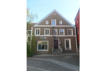 Wohn und Geschäftshaus - 525.000,00&nbsp;EUR Kaufpreis, ca.&nbsp; 300,00&nbsp;m&sup2; in Abensberg (PLZ: 93326)