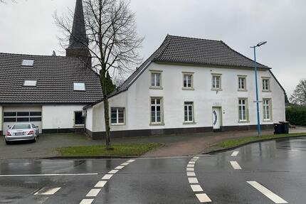 Stilvolle Etagenwohnung im Denkmalgeschützten Haus - Bedburg-Hau