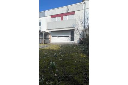 Einfamilien-Reihenhaus in guter, ruhiger Lage und teilmodern - Puchheim