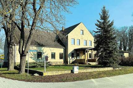 Haus zum Kaufen in Beeskow 95.000,00 € 1135 m²