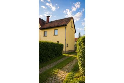 Schönes Grundstück in ruhiger Lage - Haus mit großem Potenzial - Nobitz