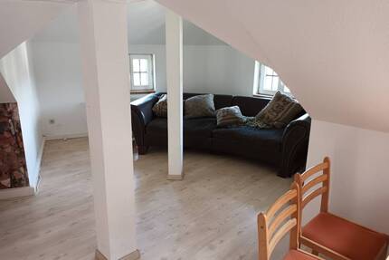Charmante Dachgeschosswohnung - teils möbliert mit EBK - Auerbach