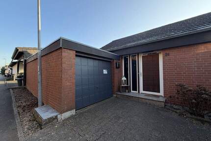 Gepflegtes Einfamilienhaus mit zwei Garagen in Höxter-Lütmarsen - Höxter / Lütmarsen