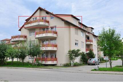 helle 2 Zi-Dachgeschosswohnung auf Gölten - Trossingen