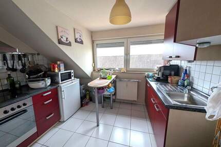 Nette 2- Zimmer - DG Wohnung mit Balkon, Stellplatz & Tageslichtbad - Bibertal Kissendorf