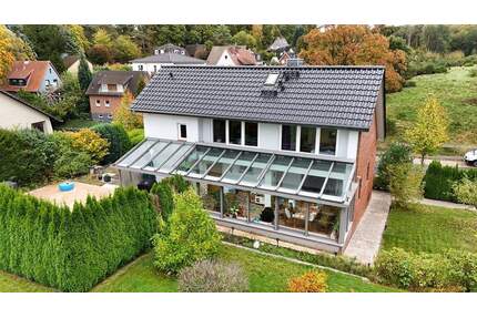 1-2 Familienhaus mit Wintergarten, Vollkeller und 2 großen Garagen mit vielseitigen Lagerflächen - Hamburg - Eißendorf