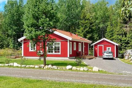 Rot-weißes Ferienhaus 