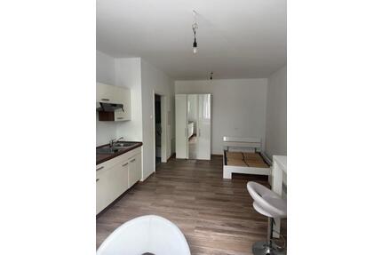 Voll möbl. Apartment - Rollstuhlfahrer geeignet - in der City von Erlangen zu vermieten