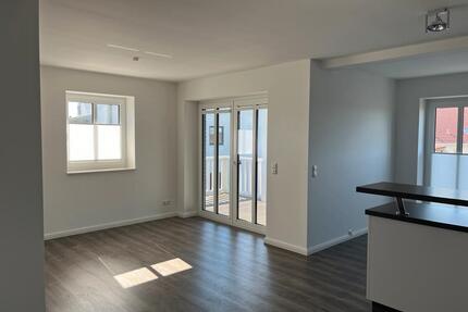 Moderne helle 3-Zimmer-Wohnung mit Süd-West-Balkon und Carport - Husum