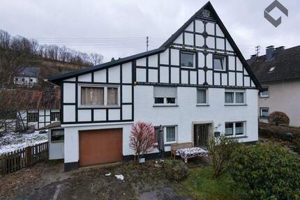 Mehrparteienhaus mit Potential - 189.500,00&nbsp;EUR Kaufpreis, ca.&nbsp; 244,70&nbsp;m&sup2;&nbsp;Wohnfl&auml;che in Kirchhundem (PLZ: 57399) Heinsberg