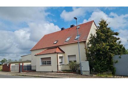 Dreiseitenhof mit 3 Wohnungen, Stallungen & ca.7.000 qm Land - Beilrode