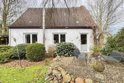 Verwunschenes EFH mit großem Garten in Sieverstedt