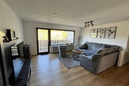 Helle und sehr gepflegte 3-Zimmer-Wohnung mit Balkon. Gehobene Lage. - Villingen-Schwenningen