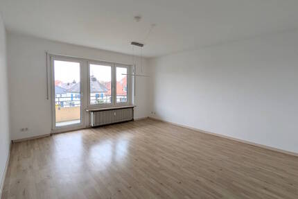 Zentral in Günzburg: 3 Zimmer-Wohnung mit Balkon und Pkw-Stellplatz