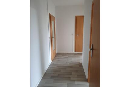 Große 4-Raum-Wohnung Am Sportpark 18 mit Balkon und Wannenbad ab 052026 verfügbar! - Glauchau