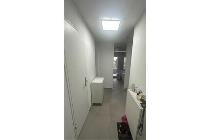 Schöne helle 2.5 Zi Wohnung mit Balkon, Aufzug, renoviert - Leonberg