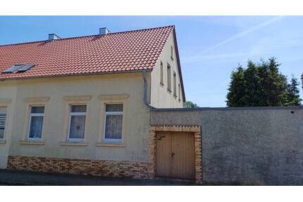 Doppelhaushälfte in ruhiger Lage mit großem Garten und Garage - Schneidlingen