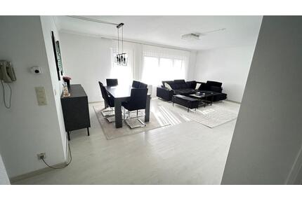 Lichtdurchflutete 4 Zimmer Wohnung mit Balkon und TG in Steinheim - Steinheim am Albuch