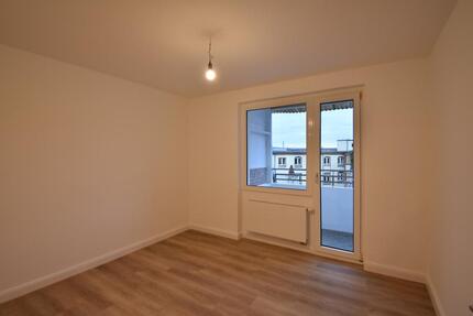ERSTBEZUG nach Sanierung! Zentrale 2-Zi-Whg mit Balkon - Düsseldorf Stadtmitte