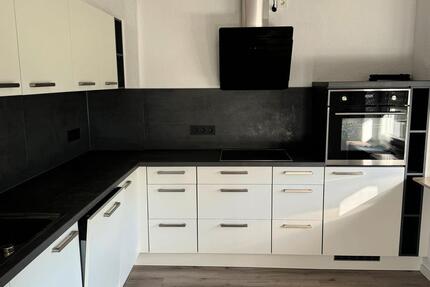 geräumige Mietwohnung, 5 Zimmer, Küche, Bad - Altenkirchen (Westerwald)