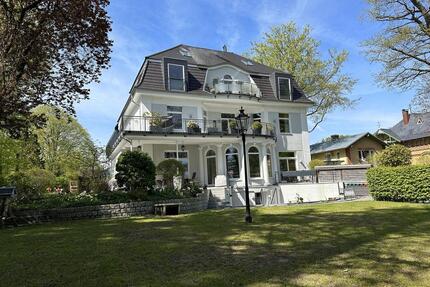 Exklusive Dachgeschosswohnung mit Schloss- und Seeblick in repräsentativer Villa - Glücksburg (Ostsee)