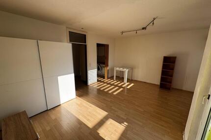 Leerstehende 1-Zimmer-ETW mit Balkon, Tiefgarage und Abstellraum - Köln Porz