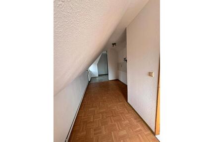 gemütliche Dachgeschosswohnung - 280,00&nbsp;EUR Kaltmiete, ca.&nbsp; 60,00&nbsp;m&sup2; in Mühlhausen (Thüringen) (PLZ: 99974)