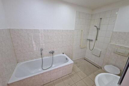 3-Zimmer Wohnung - 400,00&nbsp;EUR Kaltmiete, ca.&nbsp; 74,00&nbsp;m&sup2; in Bernburg (Saale) (PLZ: 06406)