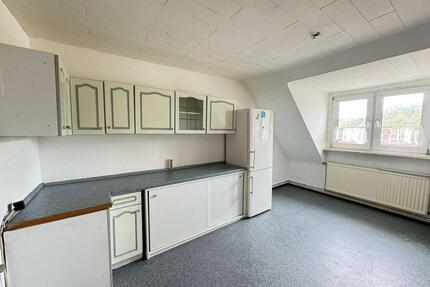 HAGEN - EILPE: GEMÜTLICHE 2 – ZIMMER DACHGESCHOSS - WOHNUNG MIT GARTENMITBENUTZUNG!