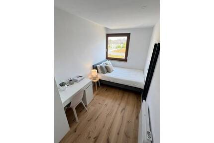 MÜNCHEN SENDLING: frisch renovierte & möblierte 4er WG (Erstbezug) im 4. OG mit Aufzug + Duplex-TG-STP (oben)