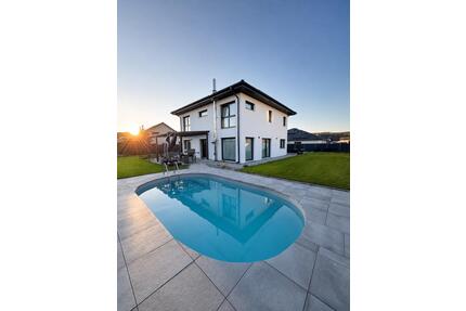 Stadtvilla Neubau 2021 mit Pool | 185m² | KfW40+ | PV + Speicher - Wutöschingen