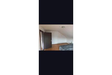 2-Zimmer-Wohnung mit Balkon und Mitbenutzung (Traitsching)