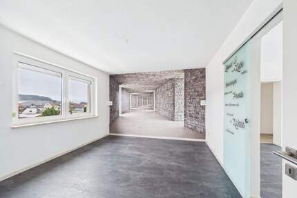 Viel Raum für Ideen: Renovierungsbedürftige 4,5-Zimmer-Wohnung mit Balkon in Ebersdorf - Ebersdorf b.Coburg