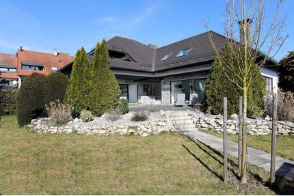 Besonderheit! Rarität! Walmdachhaus und Bungalow in Landshut-West