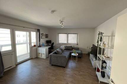 Geräumige und helle 2-Zimmer-Wohnung mit Wintergartenbalkon - Stadtteil Rennweg - Nürnberg