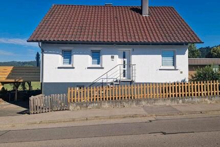 Einfamilienhaus in Oberrot - 1.100,00&nbsp;EUR Kaltmiete, ca.&nbsp; 94,00&nbsp;m&sup2; in Oberrot (PLZ: 74420)