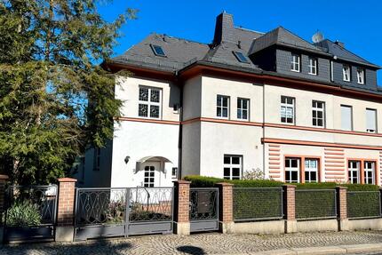 Große Doppelhaushälfte in TOP–Lage von Plauen (Westend) v. Privat