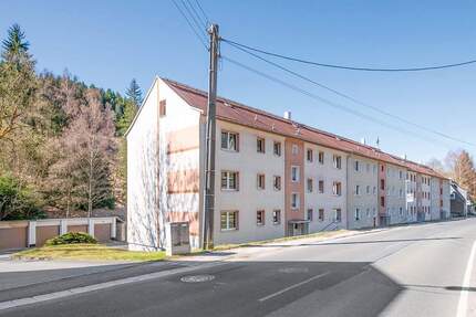 AUKTION: Wohnblock mit 28 WE und 15 Garagen - Neuhaus am Rennweg