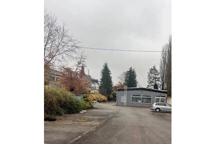 Gewerbeeinheit auf einem großen zentral gelegenen Grundstück in Wadgassen zu verkaufen