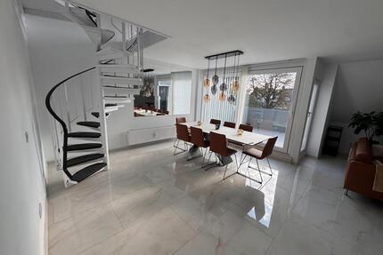 Luxuriöse 2,5 (3,5) Zimmer Duplex Wohnung in Norderstedt m. Kamin