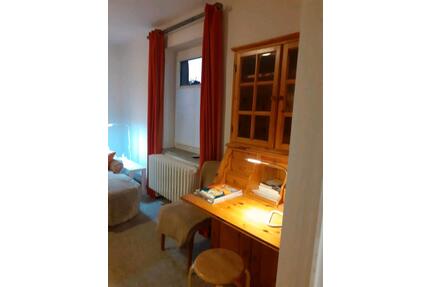 Eine Wohnung mit Dusche, kleine Terrasse und zwei Pkw Stellplätze - Dallgow-Döberitz