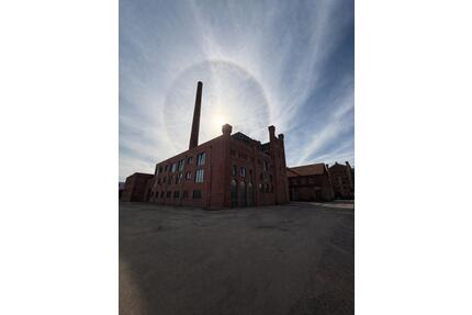 Stilvolle 4-Zimmer- mit 2 Dachterrassen, Parkett, Tageslichtbad, Wa+Du und Stellplatz! - Magdeburg Neue Neustadt