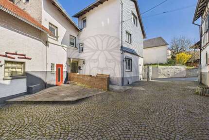 Haus zum Kaufen in Weilrod 197.000,00 € 143 m²